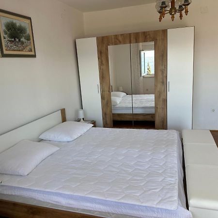 Spacious 2-Room Apartment With Beautiful Sea View ツリクヴェニツァ エクステリア 写真