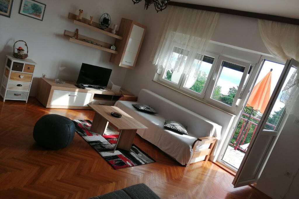 Spacious 2-Room Apartment With Beautiful Sea View ツリクヴェニツァ エクステリア 写真