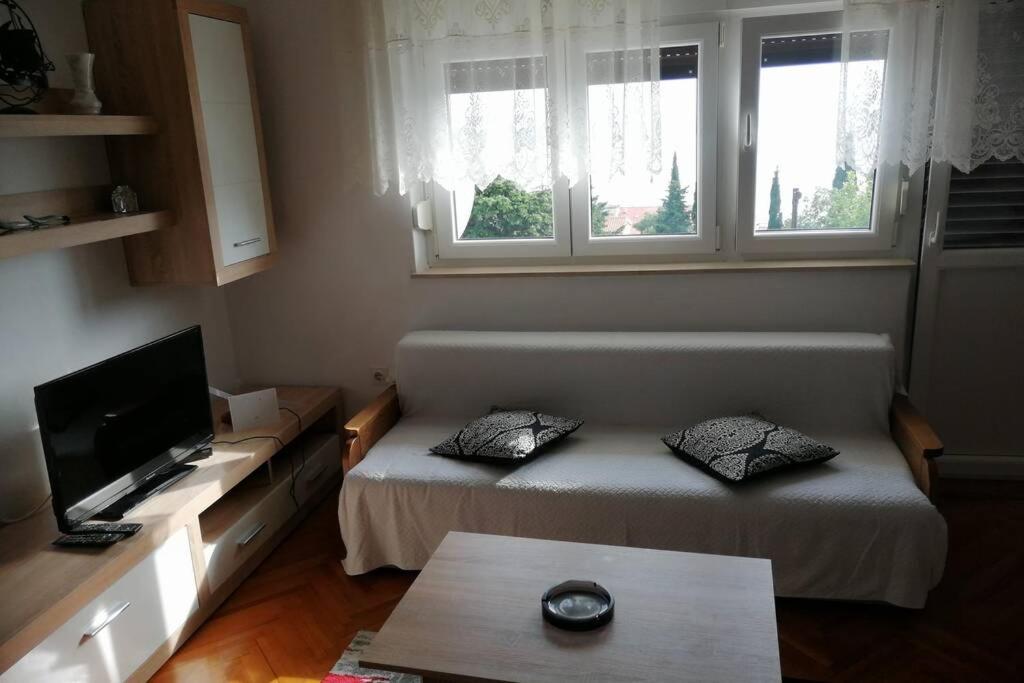 Spacious 2-Room Apartment With Beautiful Sea View ツリクヴェニツァ エクステリア 写真