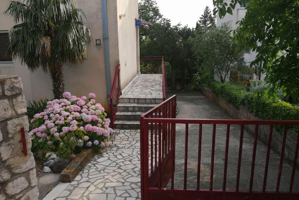Spacious 2-Room Apartment With Beautiful Sea View ツリクヴェニツァ エクステリア 写真