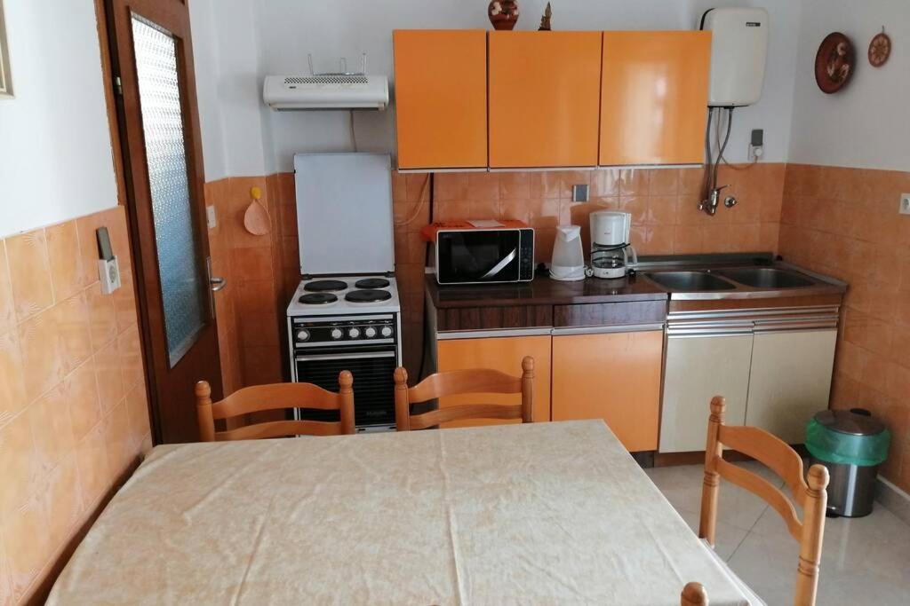 Spacious 2-Room Apartment With Beautiful Sea View ツリクヴェニツァ エクステリア 写真