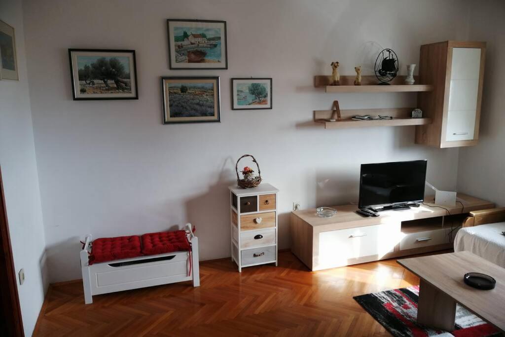 Spacious 2-Room Apartment With Beautiful Sea View ツリクヴェニツァ エクステリア 写真
