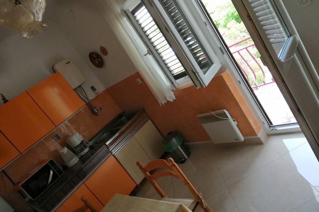 Spacious 2-Room Apartment With Beautiful Sea View ツリクヴェニツァ エクステリア 写真