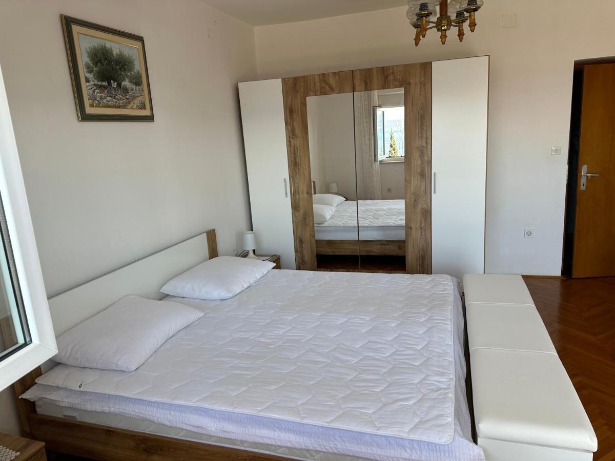 Spacious 2-Room Apartment With Beautiful Sea View ツリクヴェニツァ エクステリア 写真